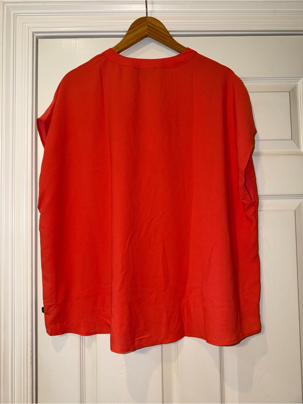 Banana Republic Red V-Neck Cap Sleeve Blouse - Picture 5 of 6